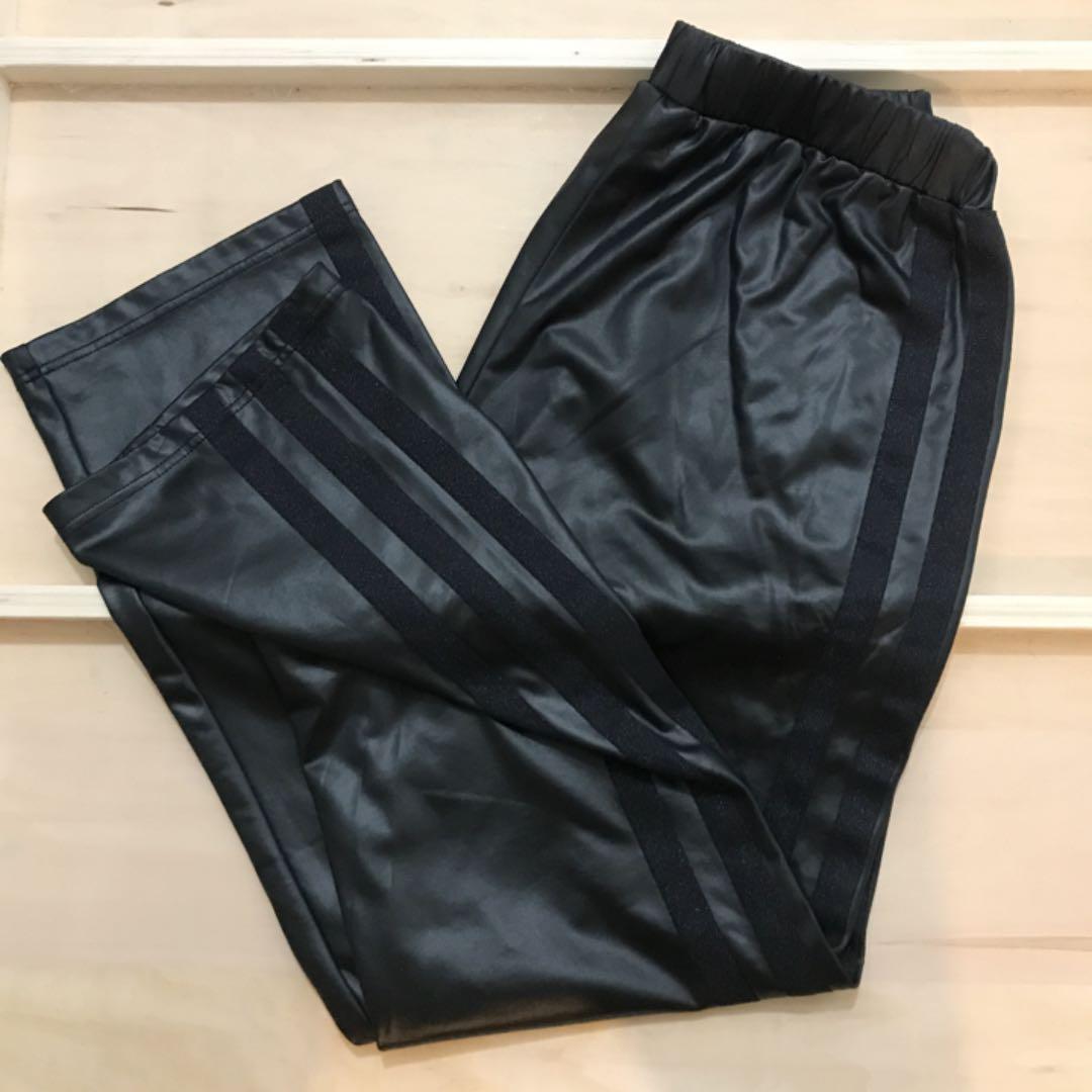 美品 トラックパンツ フェイクレザー イージーパンツ BLACK 【SALE/97