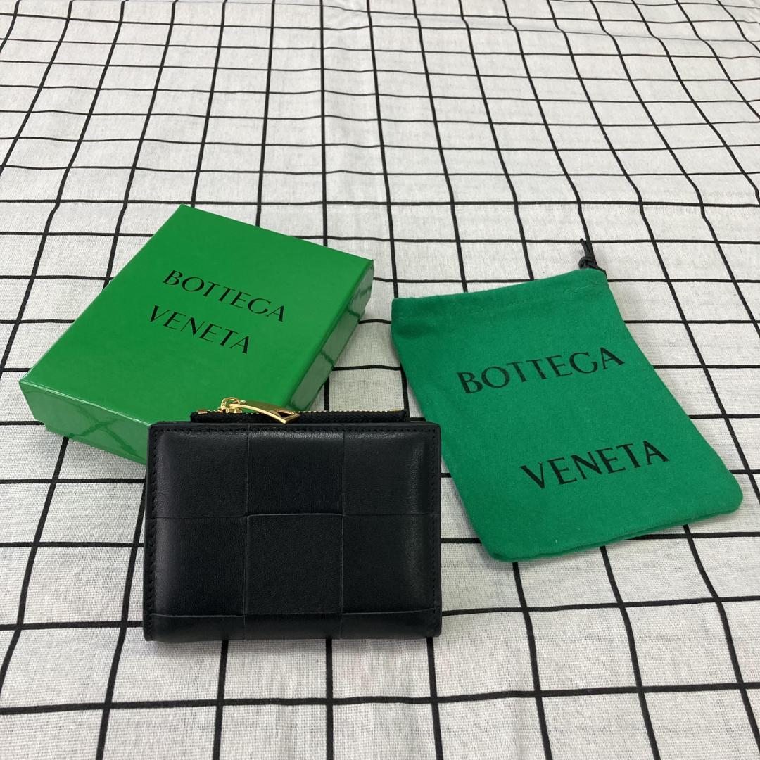 美品 BOTTEGA VENETA　ボッテガ コンパクト財布