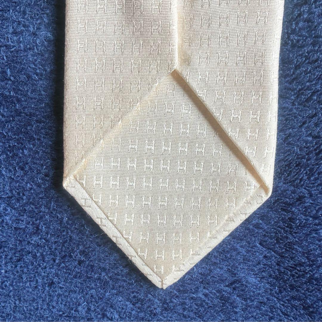 【美品】HERMES ネクタイ ホワイト H柄 H織 ジャガード シルク 結婚式 美品】HERMES ネクタイ ホワイト H柄 H織 ジャガード シルク 結婚式