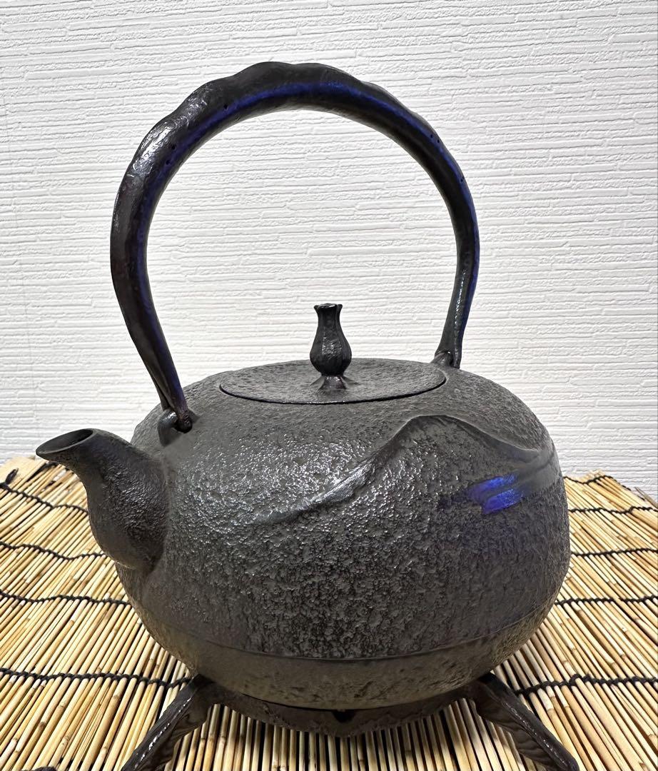 新品、供箱、付属品付　南部喜州 (及川 喜徳)造　鍛治打袋鉉　１５型　南部鉄瓶 新品登場 新品、供箱、付属品付 南部喜州 (及川 喜徳)造 鍛治打