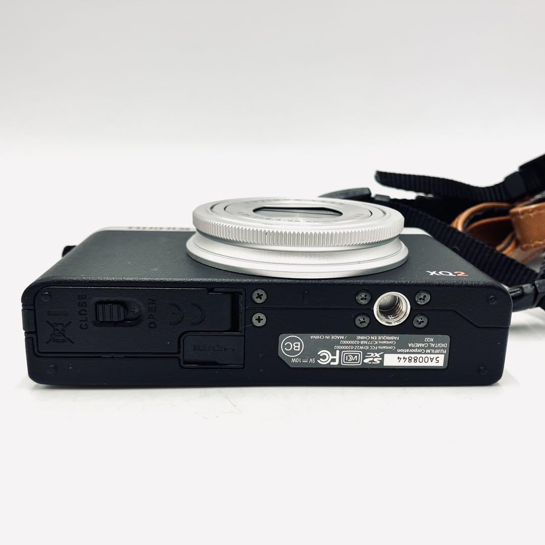 新規購入 良品♪ FUJIFILM XQ2 シルバー 高級コンデジ デジタルカメラ