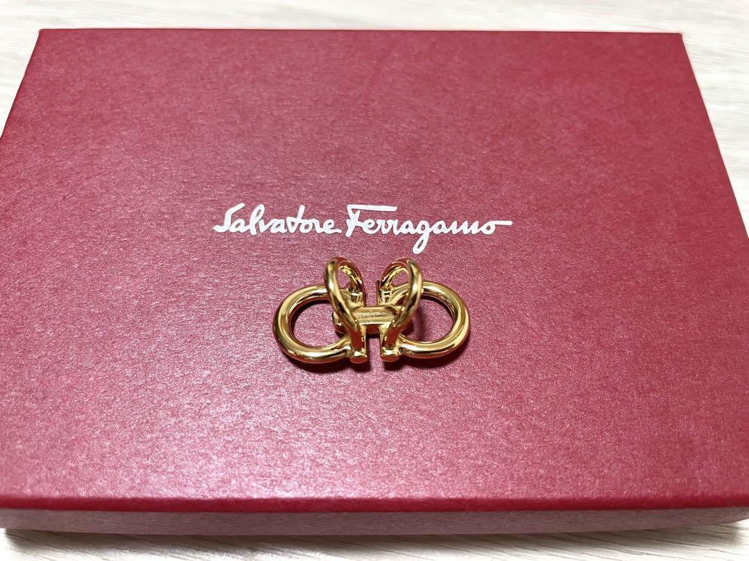 Salvatore Ferragamo スカーフ　スカーフリング付き