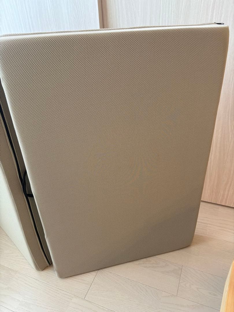 三つ折り ミッドグレーmagniflex