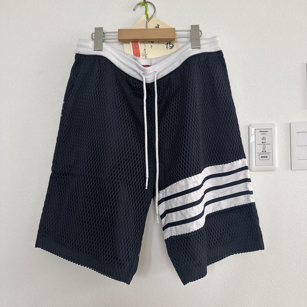 THOM BROWNE ネイビーショートパンツ