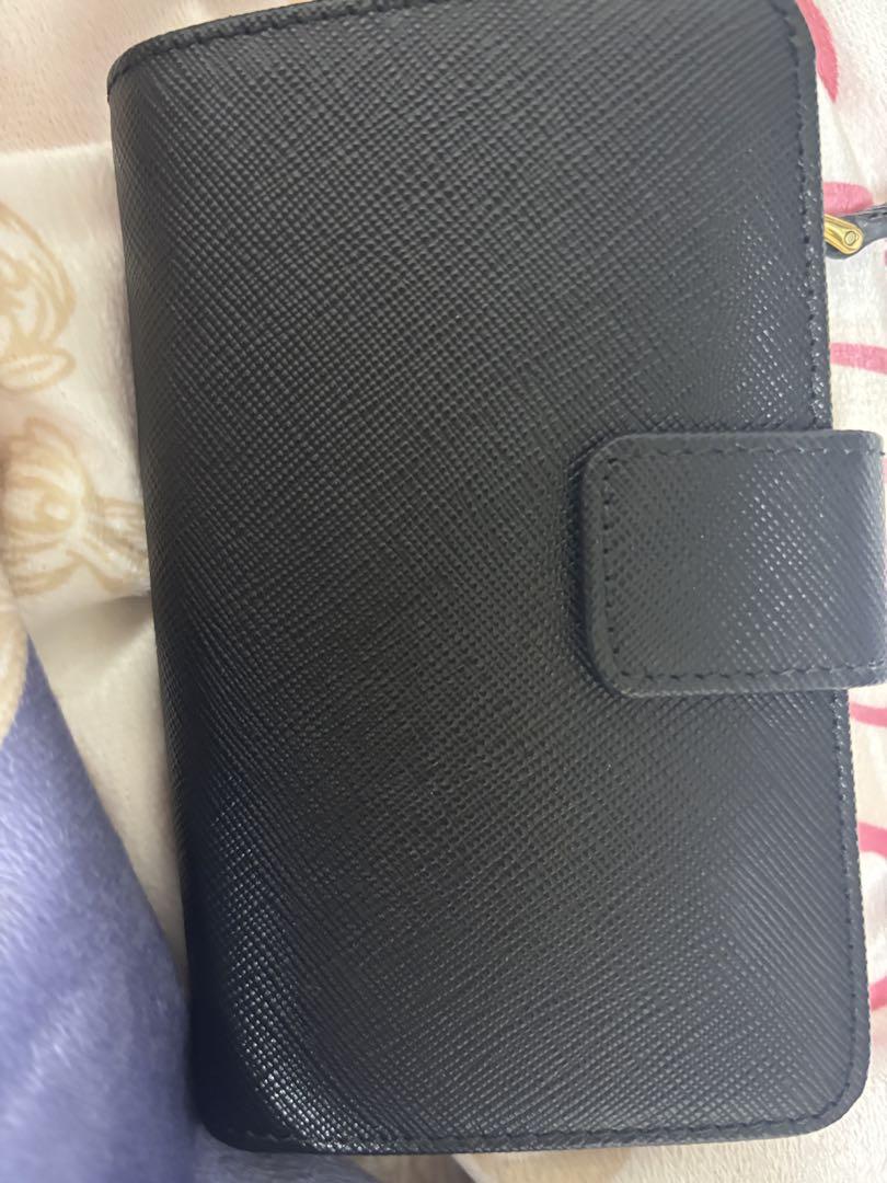 PRADA ブラックレザー 二つ折り財布