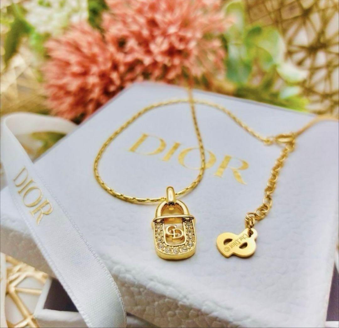 Dior　ネックレス　CDロゴ　南京錠　カデナ　希少　ラインストーン　ゴールド Dior ラインストーン CDロゴ南京錠 カデナロック鍵ネックレス