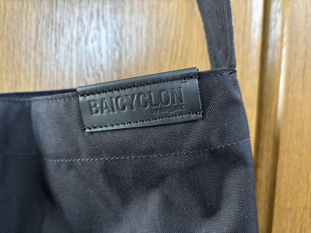BAICYCLON マルチポケット　ショルダーバッグ