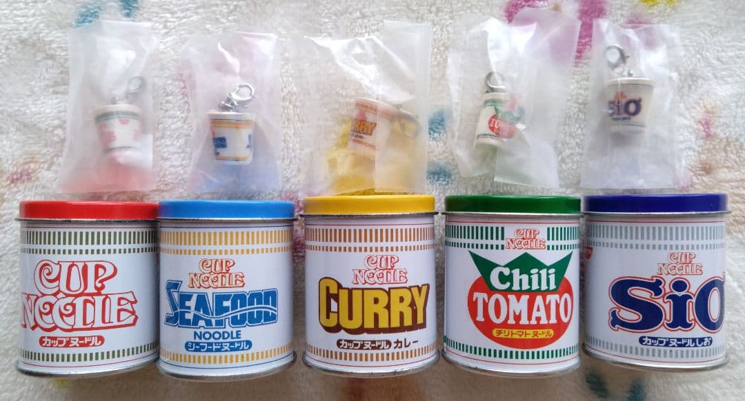 希少 日清カップヌードル ヒストリー缶 ミニチュアフィギュア シーフード カレー