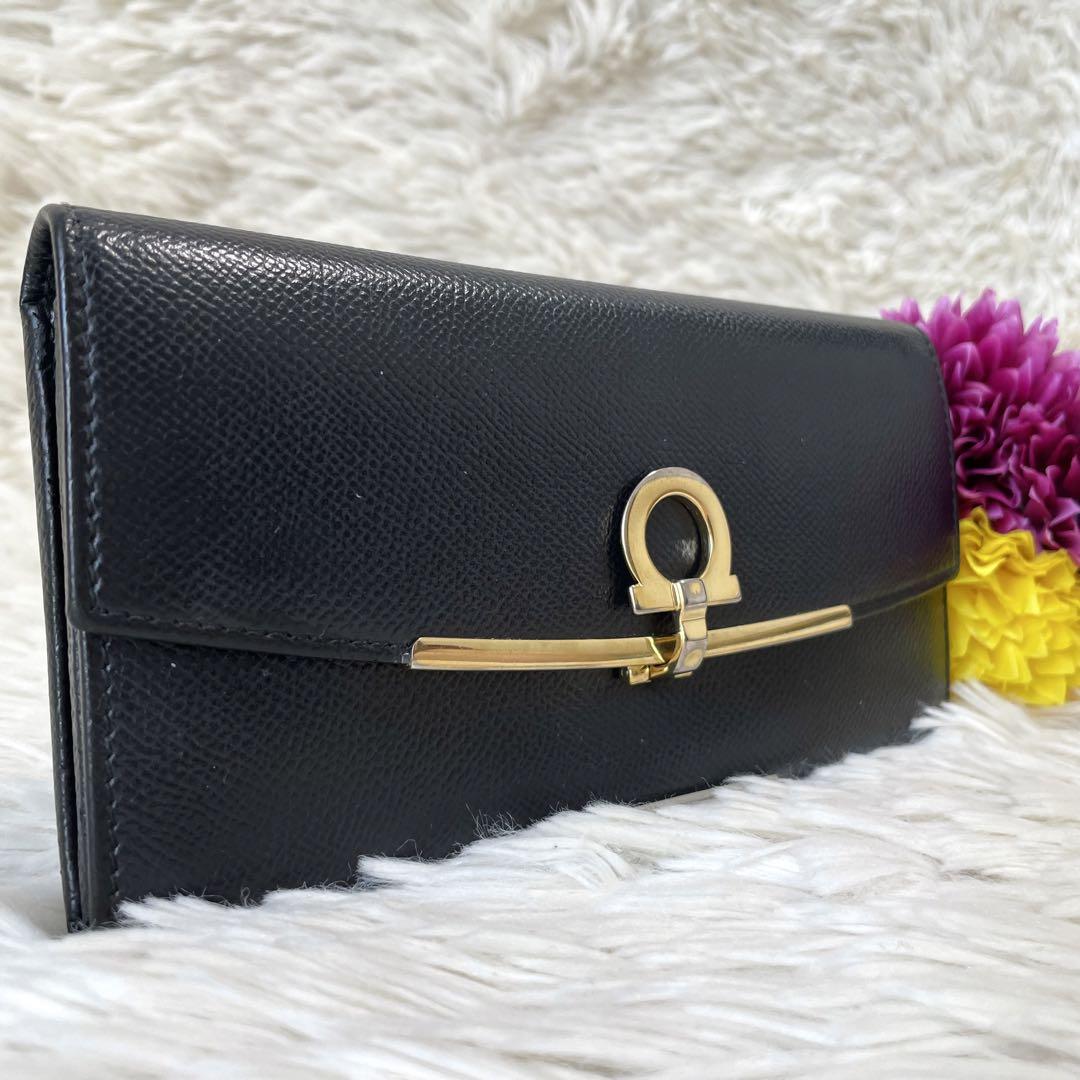 ✨美品✨　Salvatore Ferragamo 長財布　ガンチーニクリップ 美品✨サルヴァトーレフェラガモ 長財布 ガンチーニ ロゴ