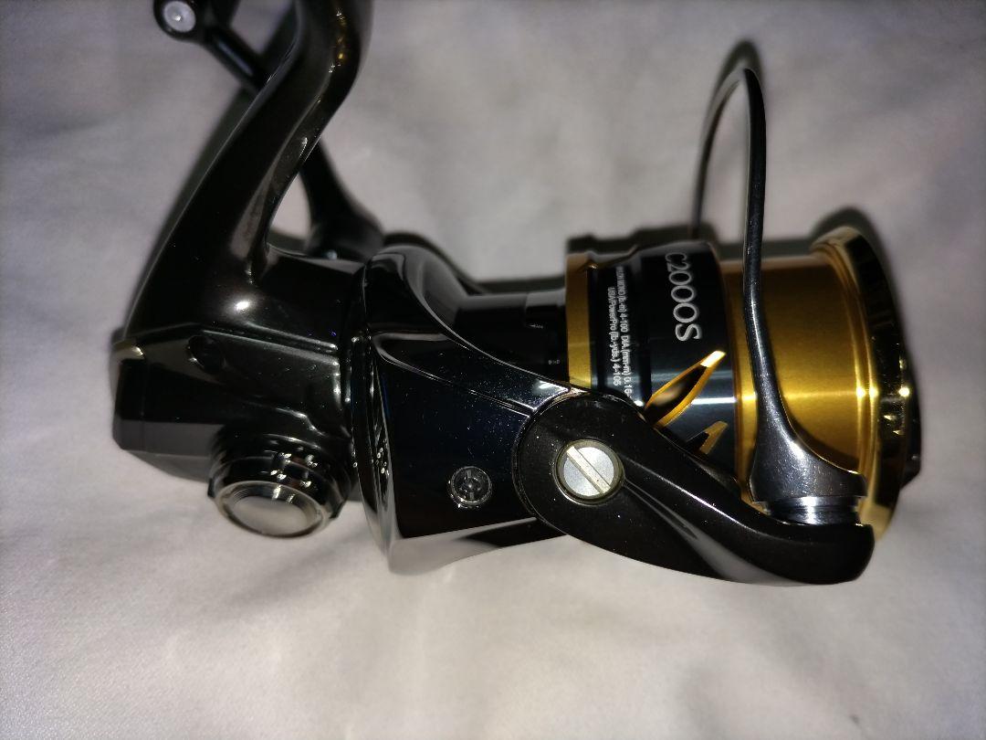 シマノ　20ツインパワー2000S中古品