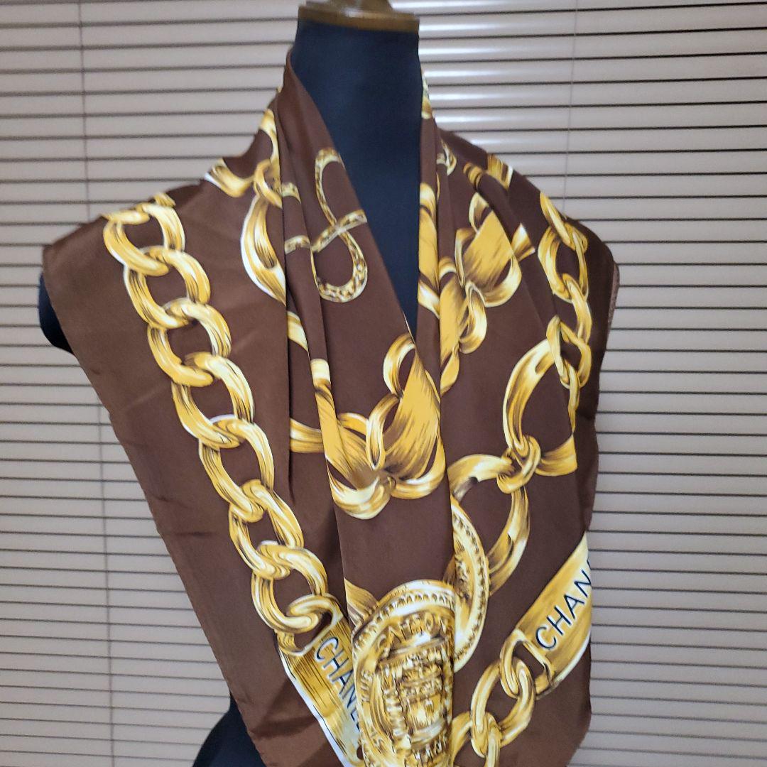 正規店仕入れの vintage CHANEL ゴールドチェーン柄スカーフ ノベルティ - メルカリ 小物
