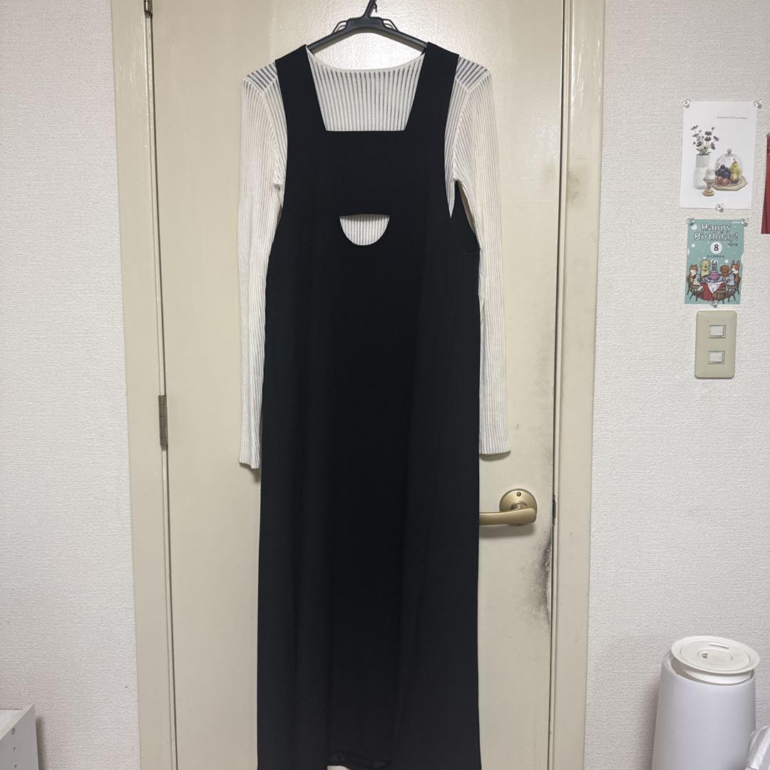黒のオーバーオールスタイル