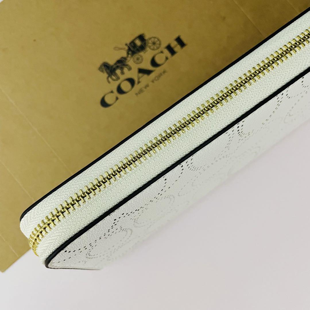 COACH ホワイト パーフォレーション 長財布
