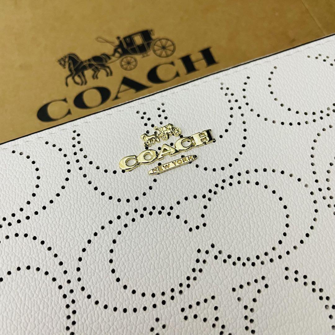 COACH ホワイト パーフォレーション 長財布