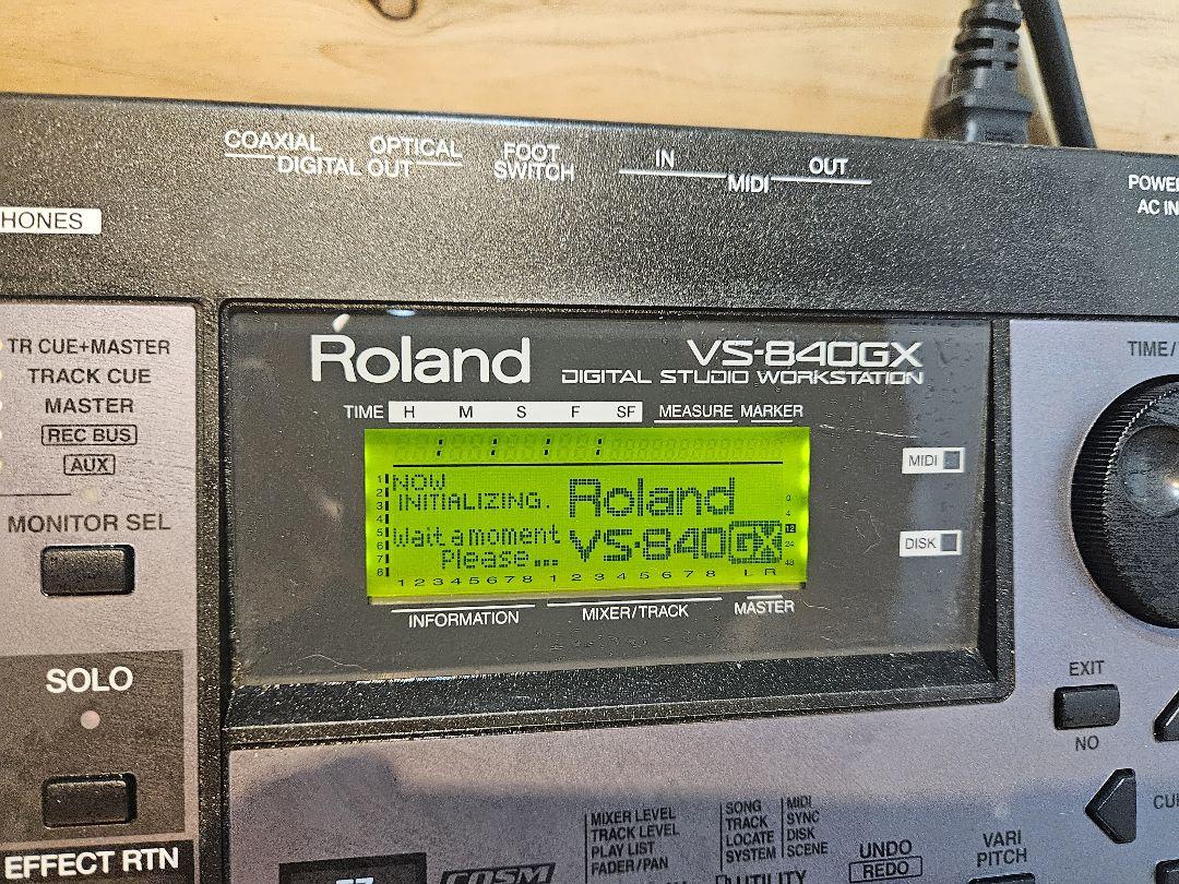 【年中無休】 ROLAND】MTR・マルチトラックレコーダー（VS-840GX） - メルカリ 配信機器・PA機器・レコーディング機器