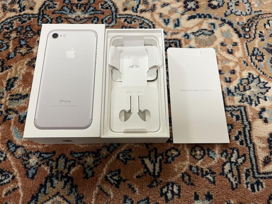 初期化済 iPhone7 128GB シルバー SIMフリー 箱あり付属品無し