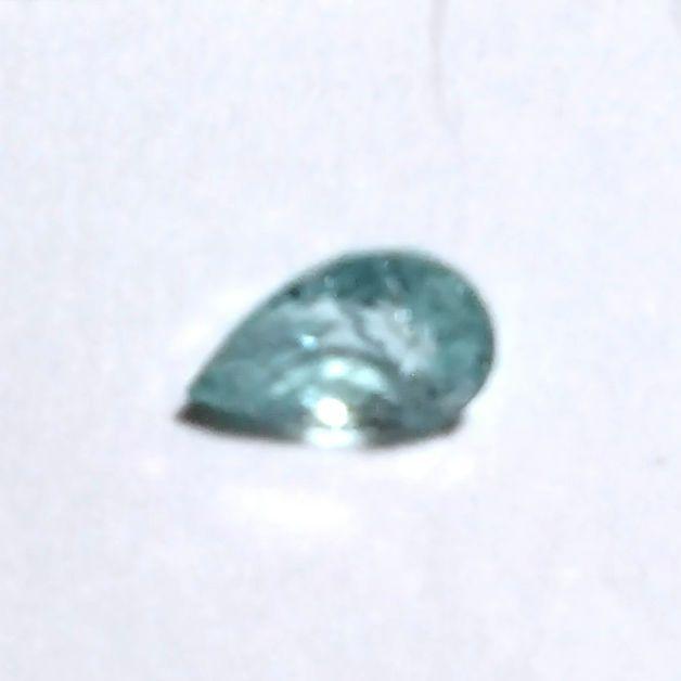 パライバトルマリンペアシェイプルースストーン 約5×8mm　グリーン色