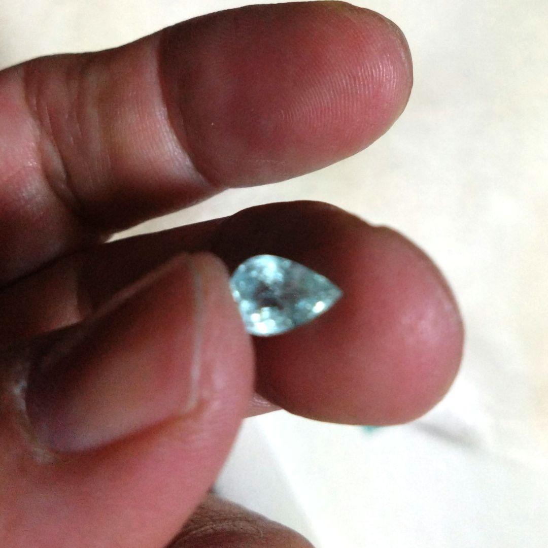 パライバトルマリンペアシェイプルースストーン 約5×8mm　グリーン色