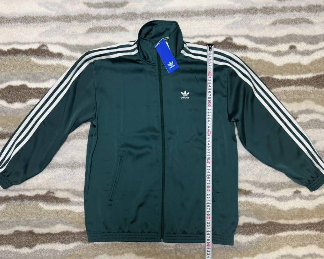 人気色✴︎馴染みやすいダークグリーンadidas✴︎3本ライン