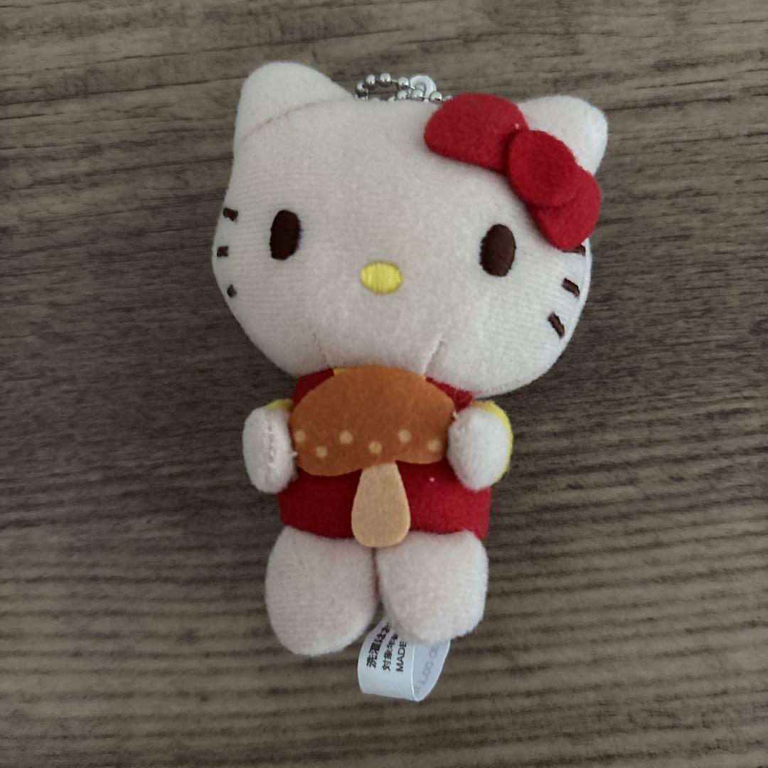 【送料無料ライン/39ショップ】 ハローキティ きのこ マスコット ぬいぐるみ - メルカリ その他
