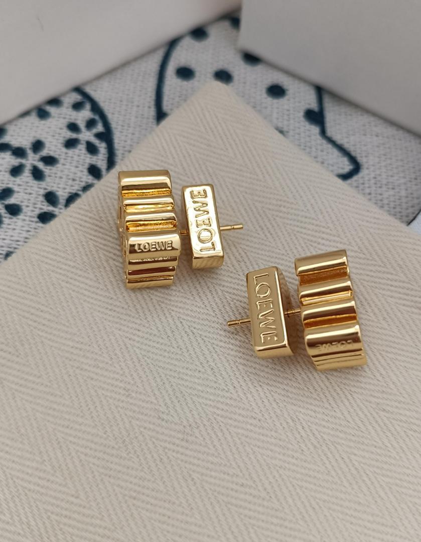 美品★ロエベ　アナグラム　ピアス　ゴールド　スタッド