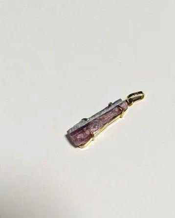 k18バイカラートルマリンの原石チャーム