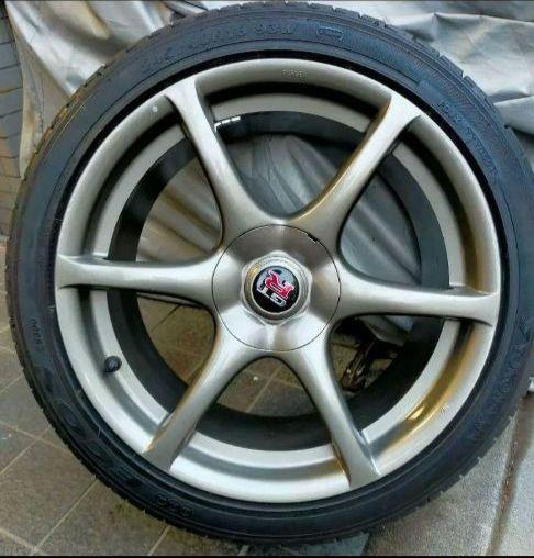 bnr34タイヤホイール1本　①