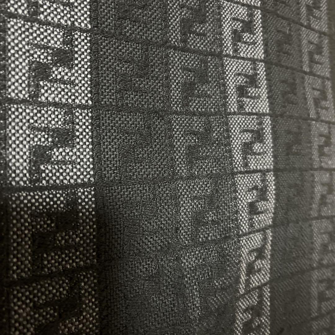 FENDI ブラック ロゴマフラー フリンジ付き