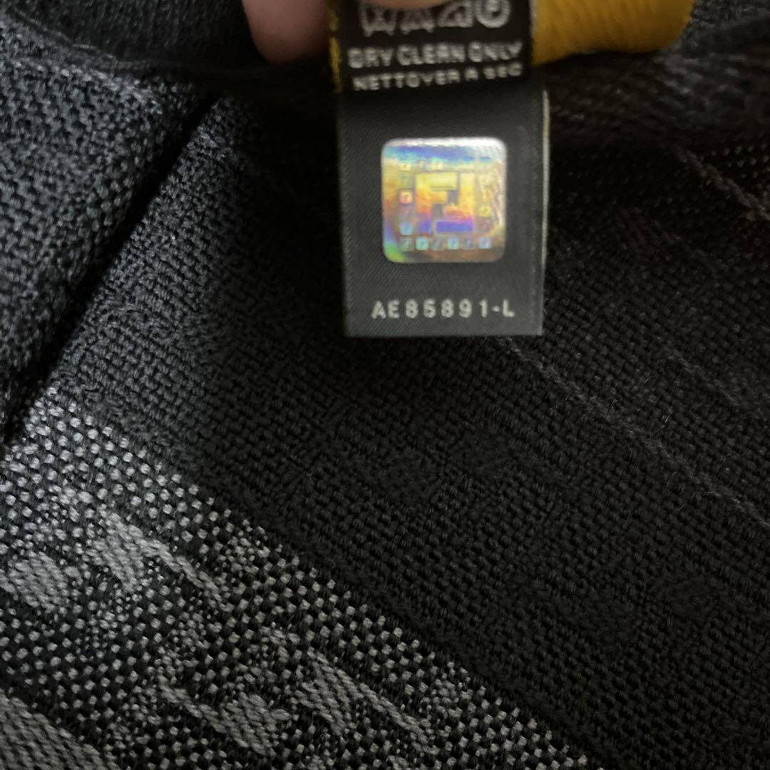 FENDI ブラック ロゴマフラー フリンジ付き