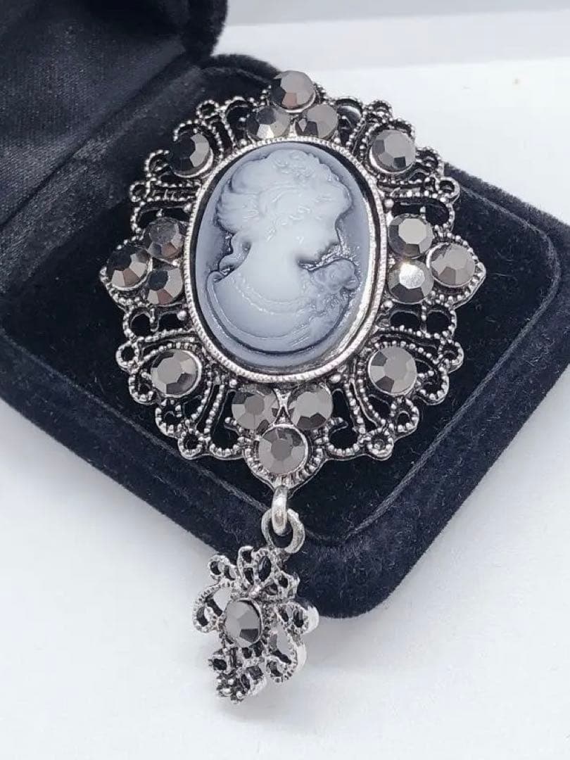 ヴィンテージ　揺れる　カメオ　ブルー　クリスタル　ブローチ　高級　ラグジュアリー