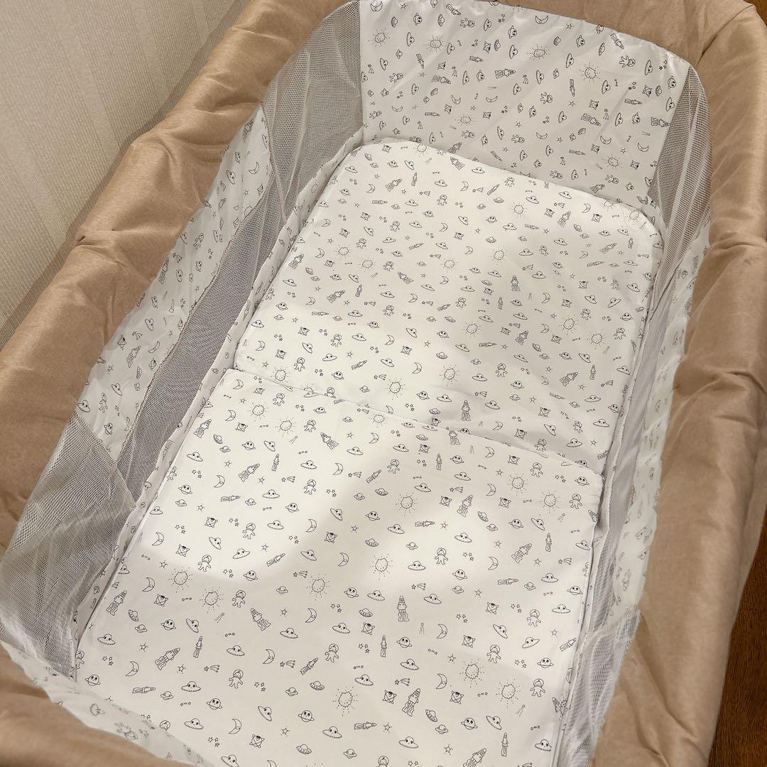 M*u様 新品未使用！ベビーベッド 折り畳み添い寝ベッド 4点セット カーキ