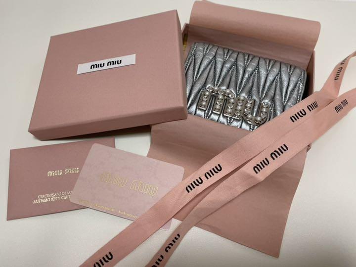 miumiu 折り財布 マテラッセ パール ビジュー シルバー 限定 特価商品
