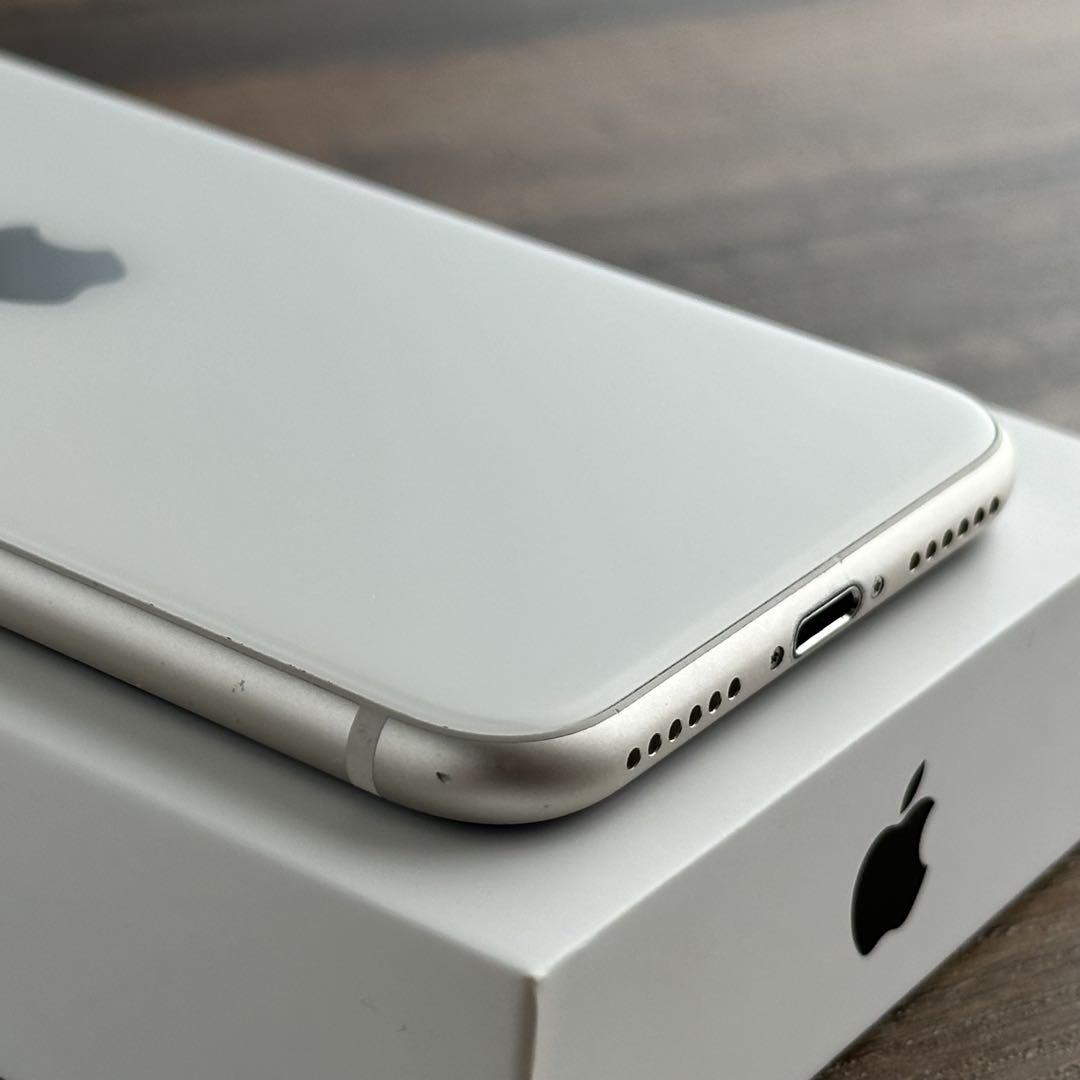 iPhoneSE 第3世代 本体 Starlight 128GB SIMフリー