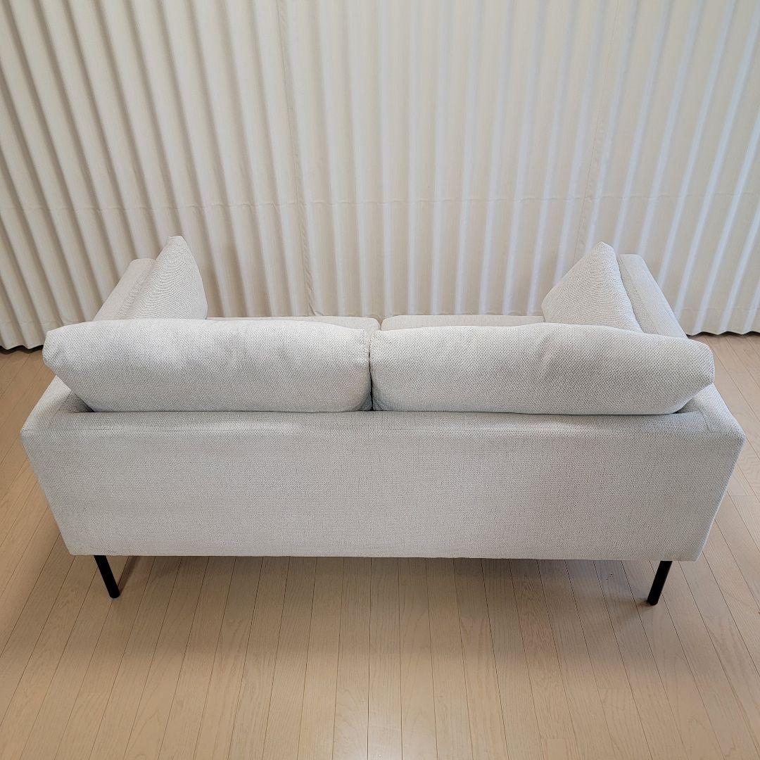Modern Decoのソファ 2p ローソファーとしても使用可能です