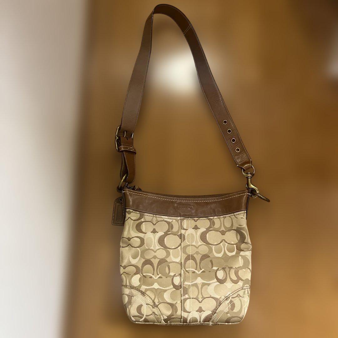 COACH ショルダーバッグ　斜めがけ　肩掛け