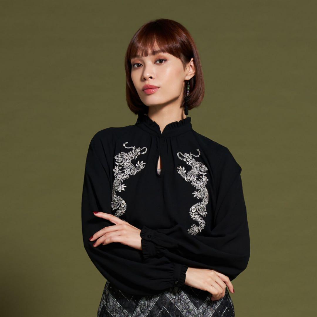 VIVIENNE Tam ドラゴン刺繍ブラウス
