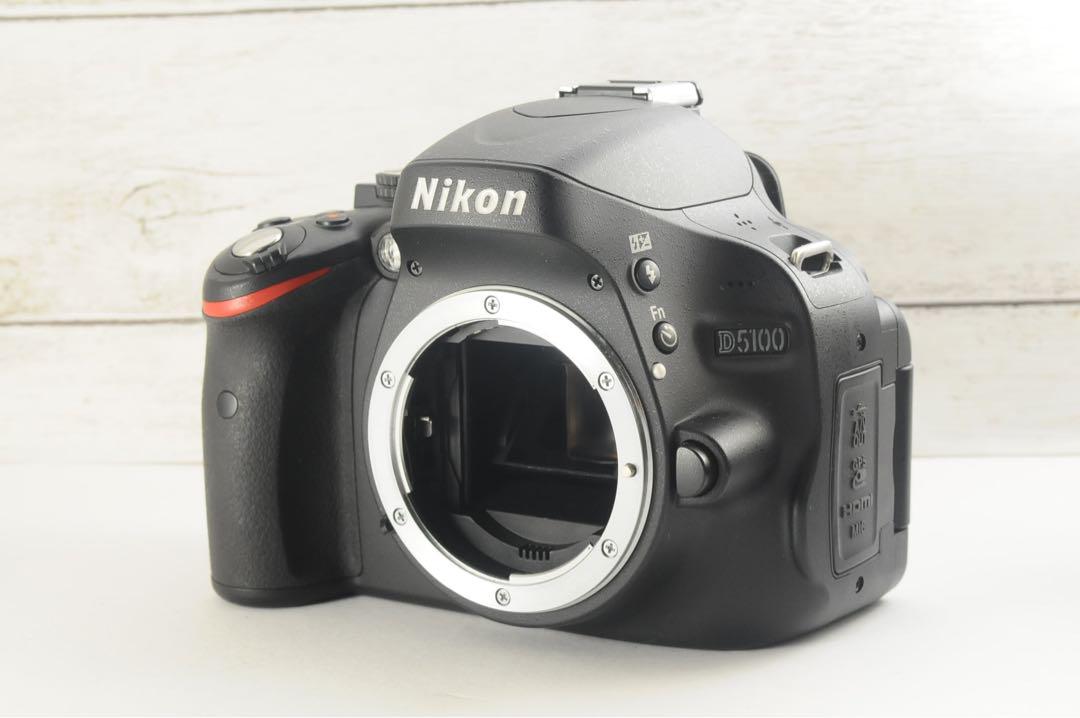 自撮りOK 美品⭐一眼レフデビューにピッタリ Nikon D5100 ⭐ 自撮りOK 美品 一眼レフデビューにピッタリ Nikon D5100