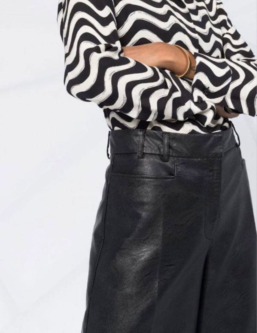 13万程度ステラマッカートニー エコレザー ワイドパンツ ベージュ系新品未使用 13万程度ステラマッカートニー エコレザー ワイドパンツ ベージュ系新品未使用