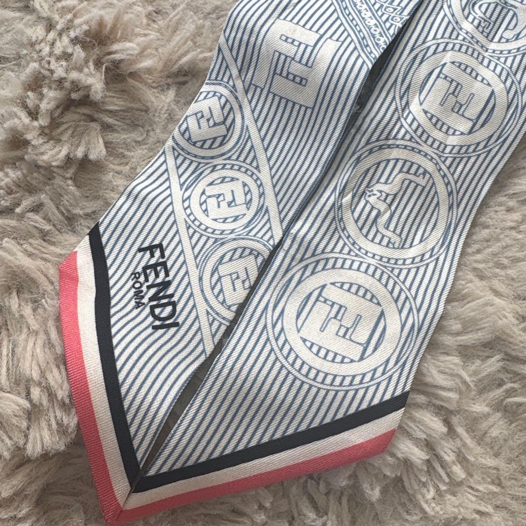 FENDI フェンディ ロゴプリント シルク製 ラッピー リボンスカーフ