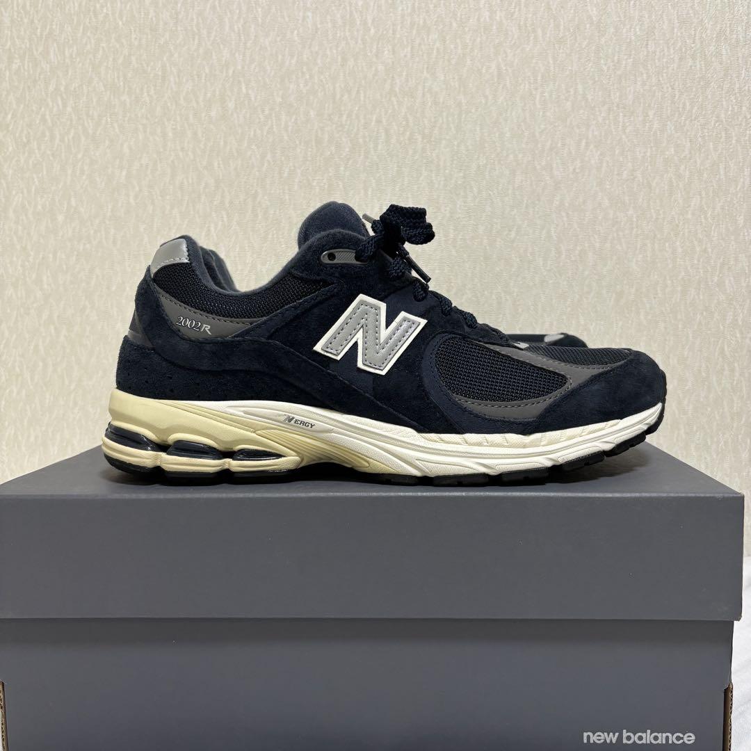 [せかい]New Balance M2002RCA