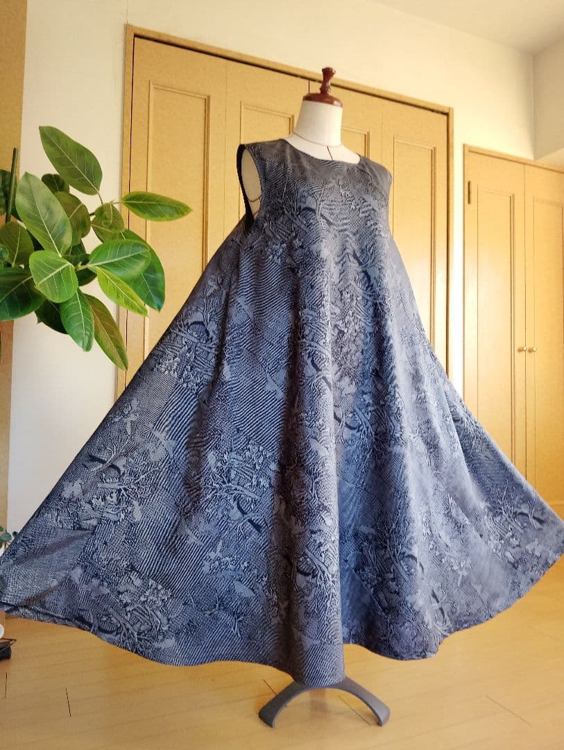 着物リメイク✤テントラインワンピース✤本場泥大島紬しつけ糸付き正絹✤ノースリーブ4XL(5L)以上