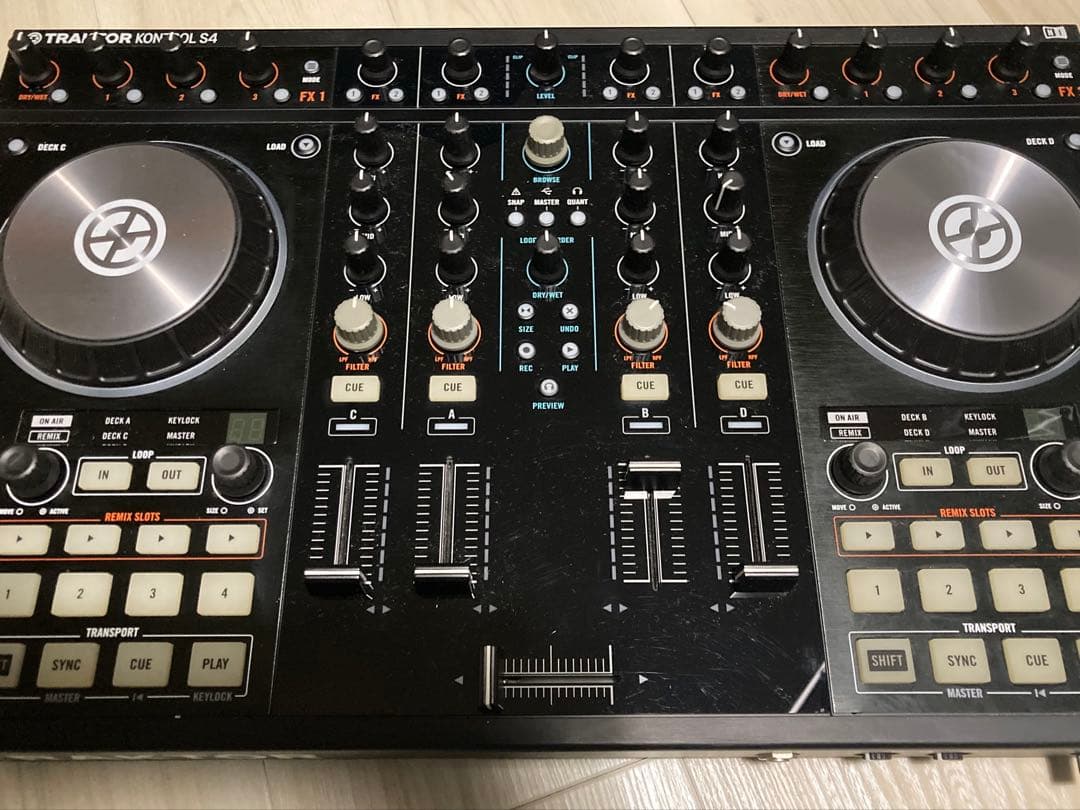 TRAKTOR KONTROL S4 MK2 4チャンネル DJ コントローラ