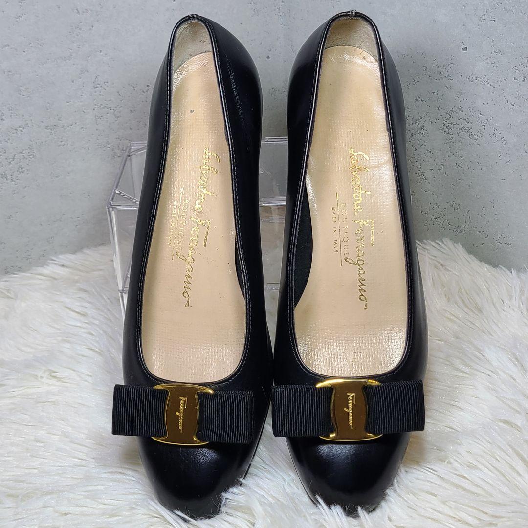 【Salvatore Ferragamo】ヴァラ　パンプス　ブラックリボン