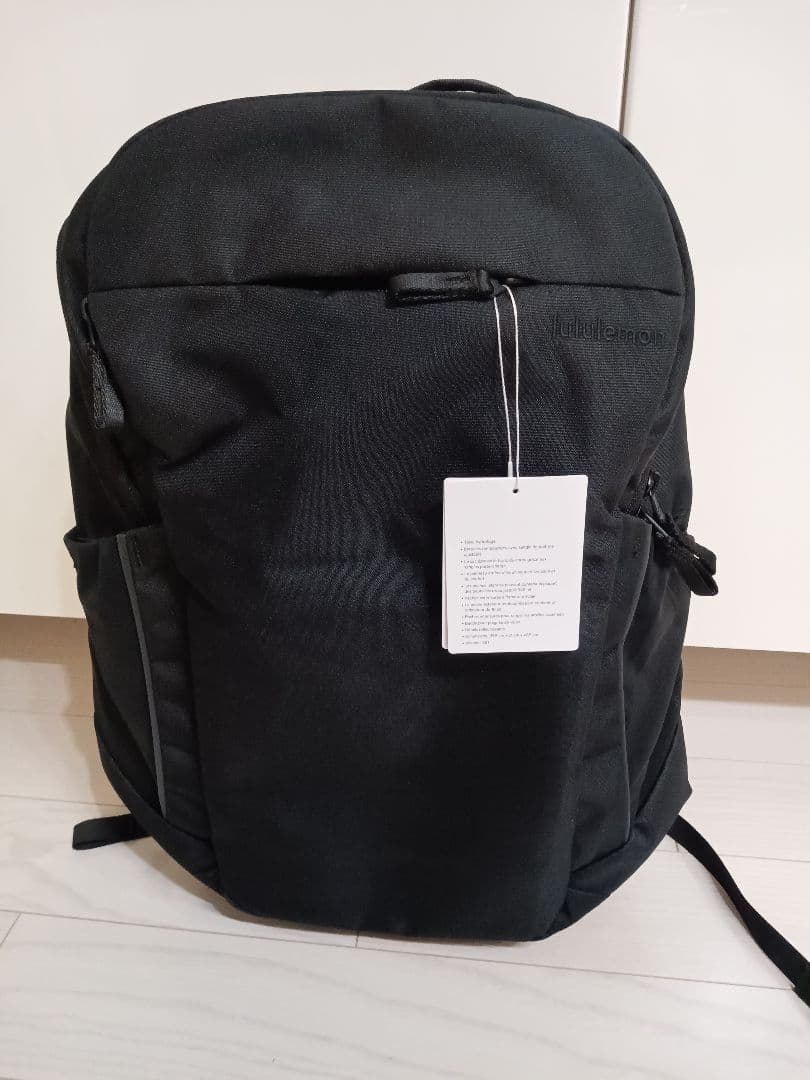 新品lululemon ルルレモン トリプルジップ バックパックリュック 男女兼 新品lululemon ルルレモン トリプルジップ バックパックリュック 男女兼