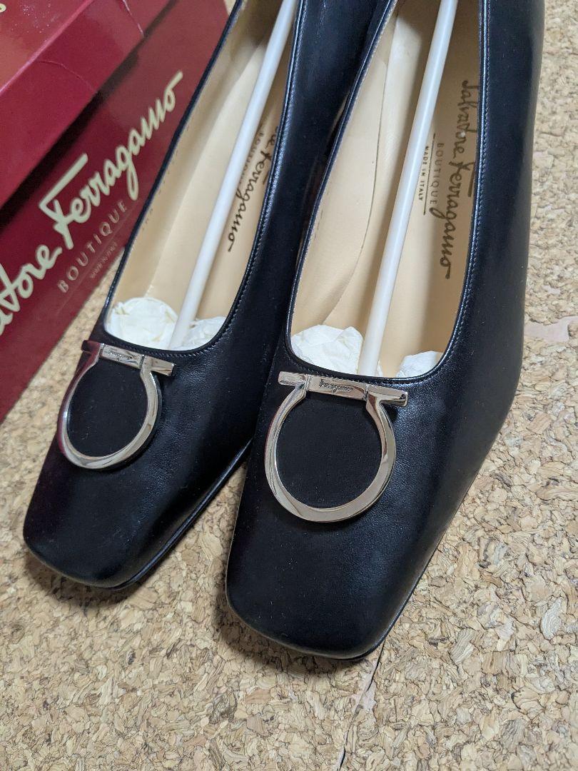 Salvatore Ferragamo 黒 パンプス23.5
