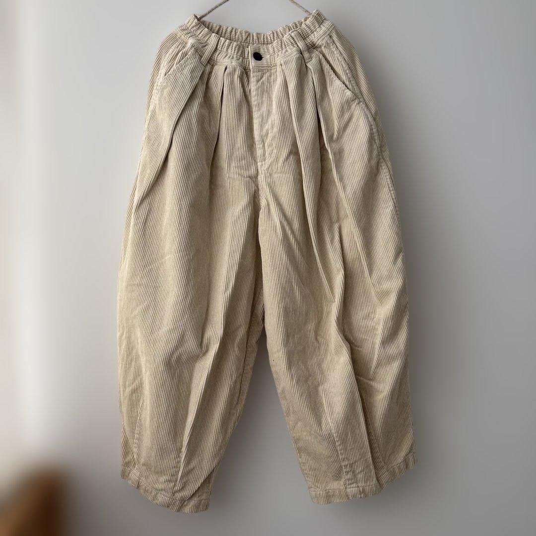 ハーベスティ サーカスパンツ　コーデュロイ　オフホワイト