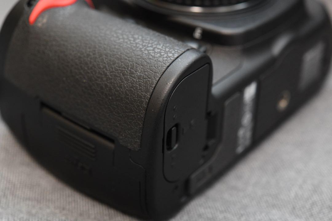 Nikon D300s 【ショット3300以下】デジタル一眼レフカメラ 本体と箱