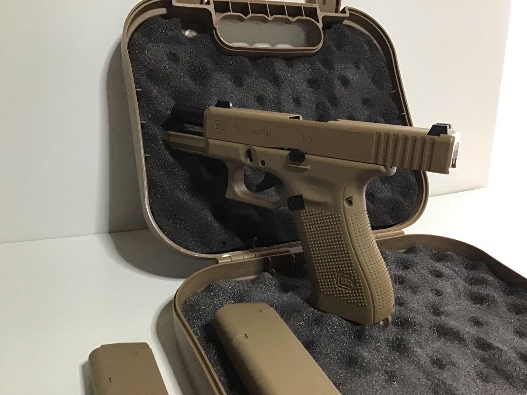 Voisky製　Glock 17 発射不可能な安全玩具￼