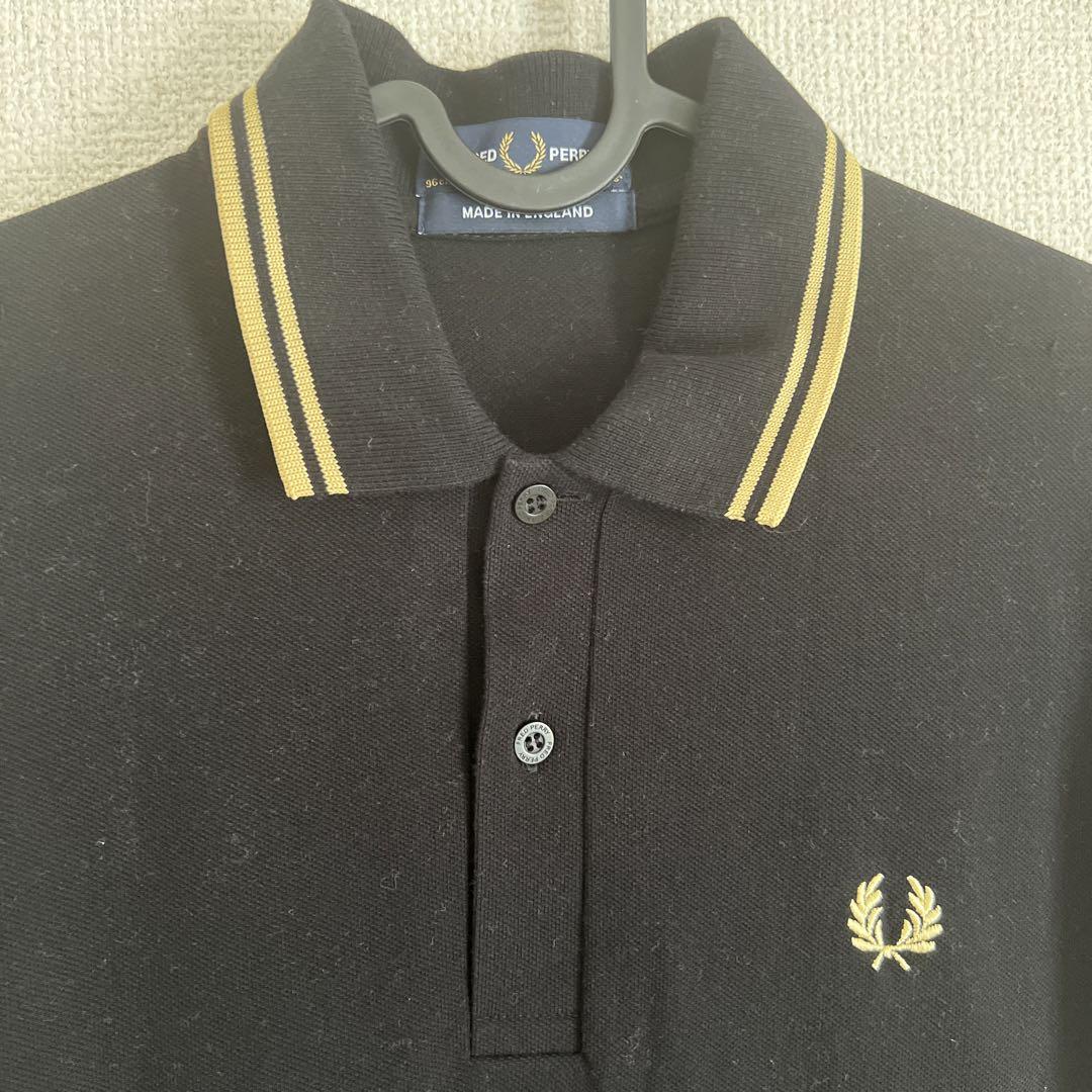 Fred Perry ポロシャツM12 38サイズ　黒×ゴールドストライプ