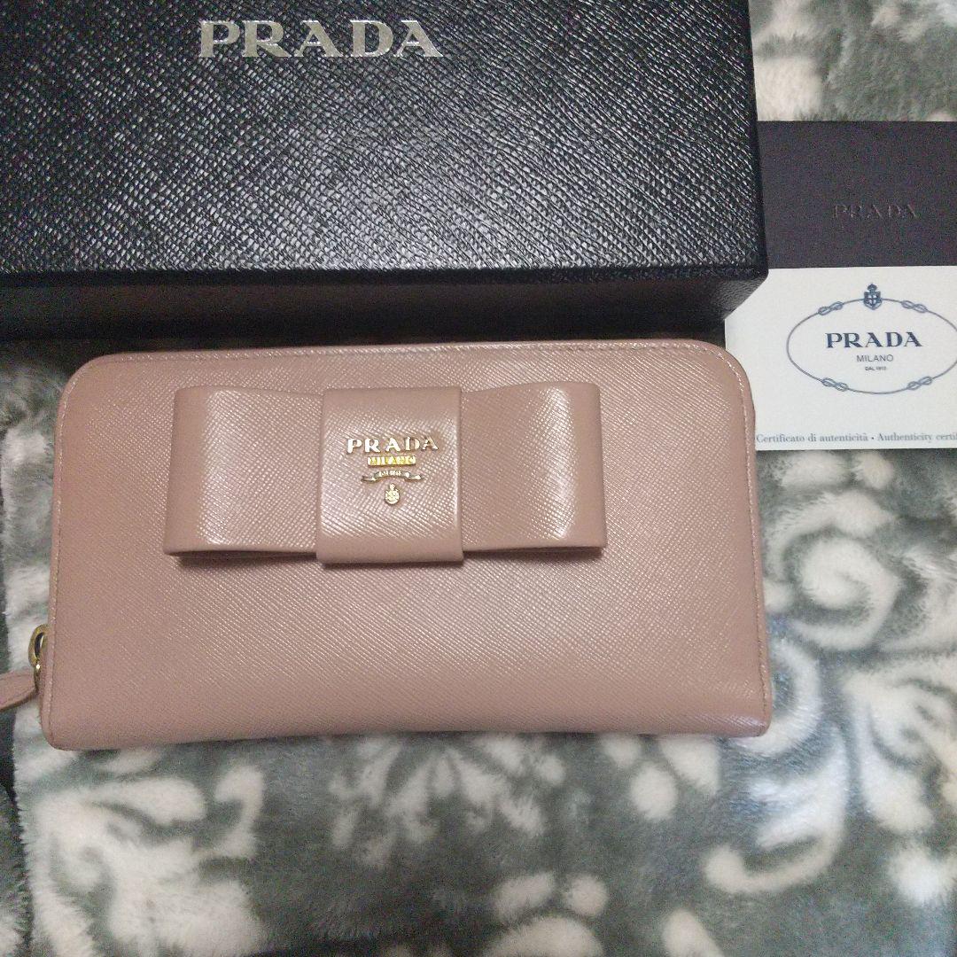 PRADA ラウンドファスナーリボン付き長財布ベージュ - メルカリ